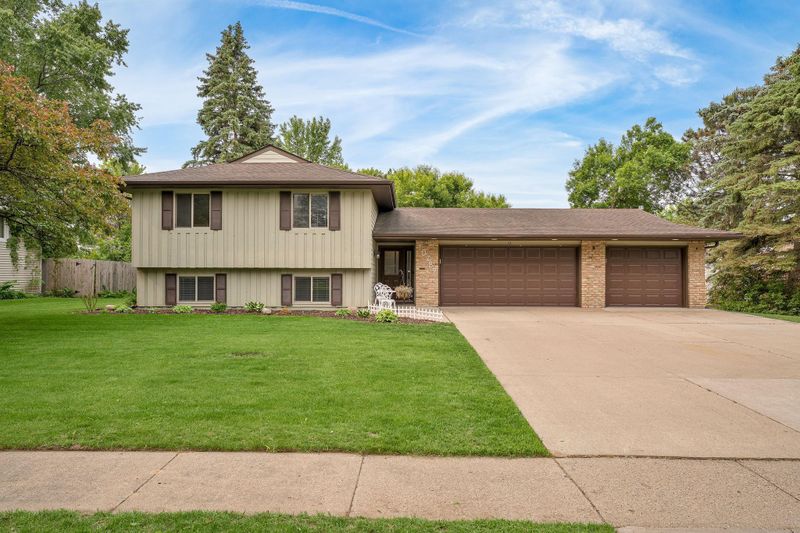 10789 105th Ave N, Maple Grove, MN 55369