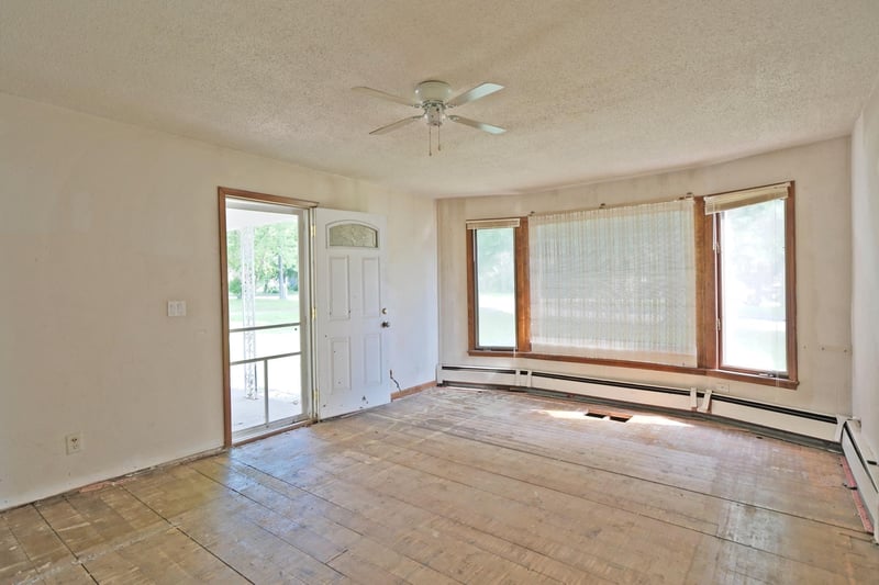 5741 Maple St, Rockford, MN 55373