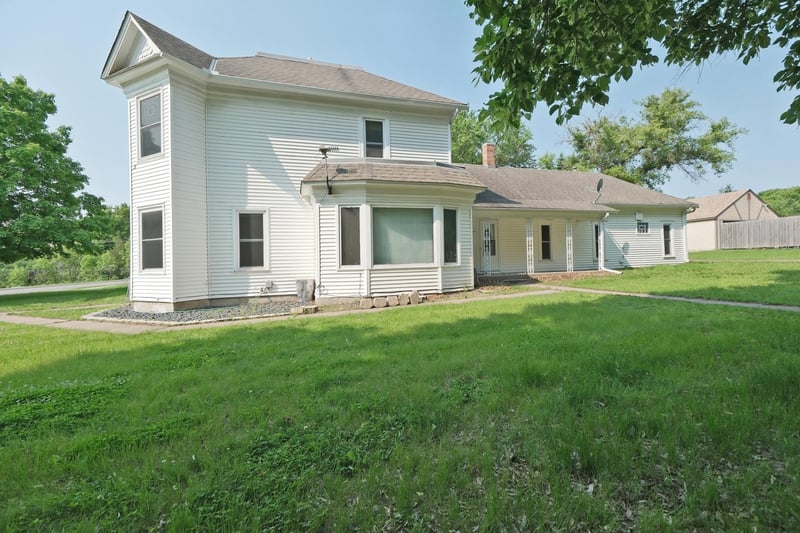 5741 Maple St, Rockford, MN 55373