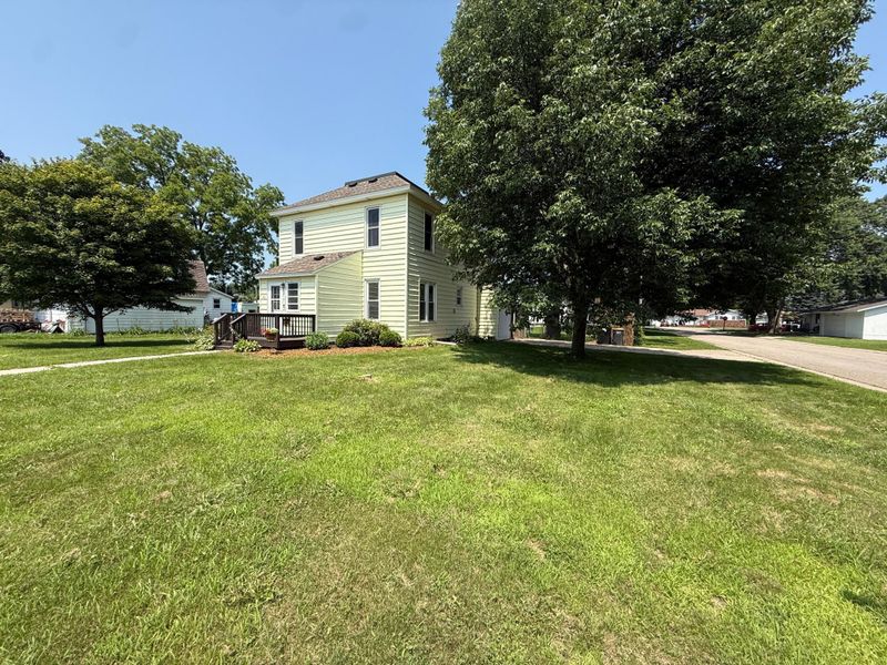 300 Ellington St, West Concord, MN 55985