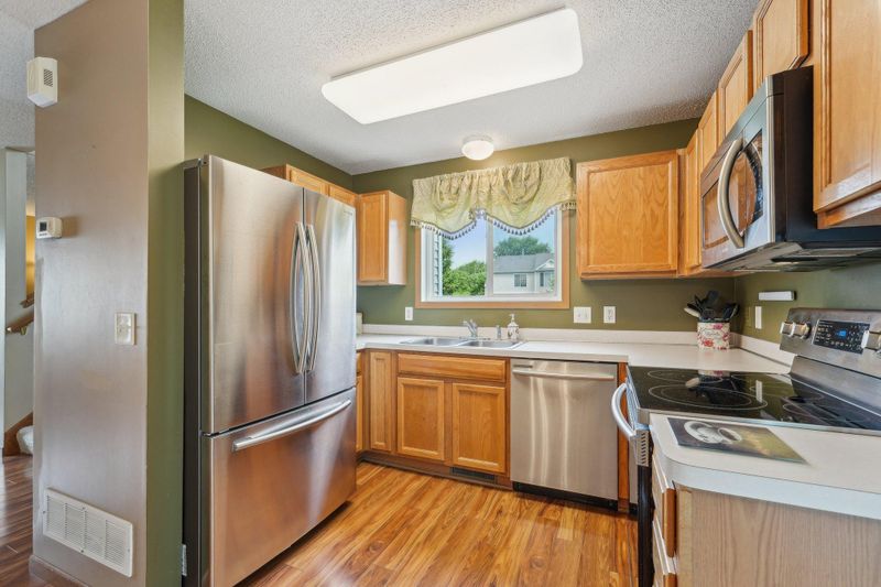 2961 Village Ct, Chanhassen, MN 55317