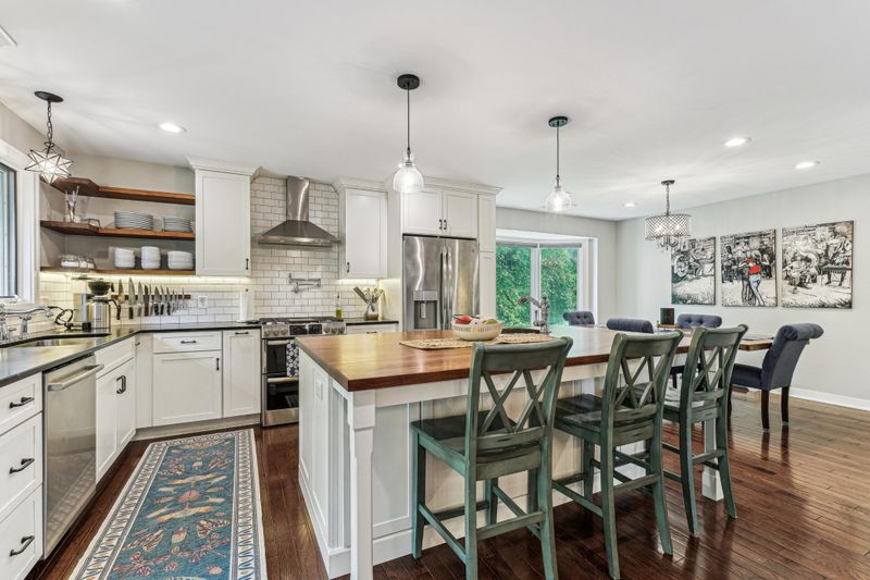 8665 Black Maple Dr, Eden Prairie, MN 55344