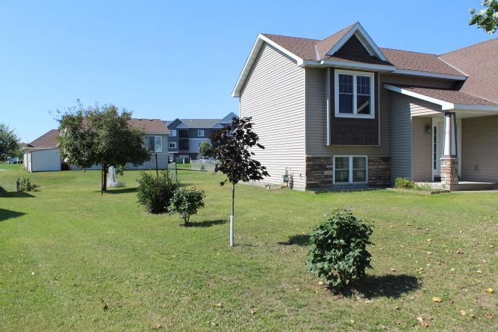 1027 Taft St S, Cambridge, MN 55008