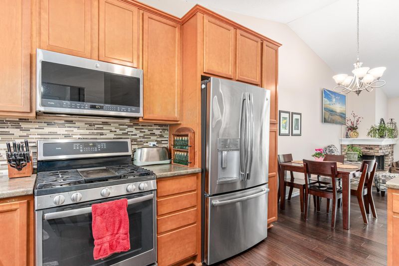 10237 Tarn Cir, Eden Prairie, MN 55347