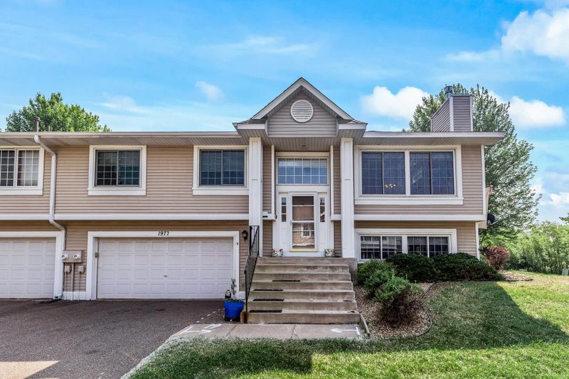 1977 Granite Ave N, Oakdale, MN 55128