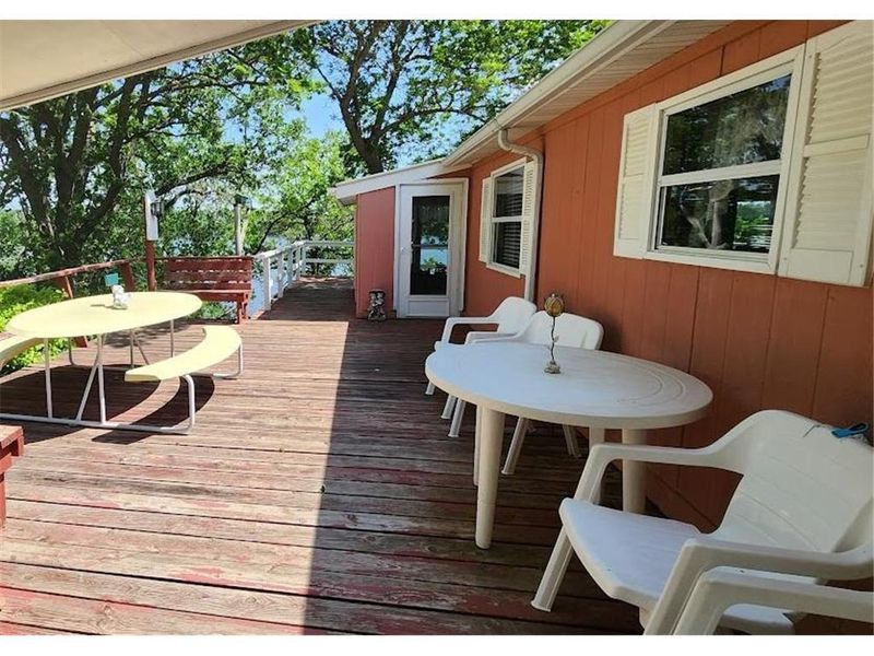 274 N Shore Dr, Windom, MN 56101