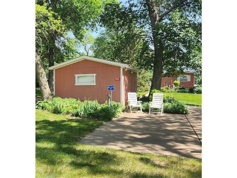 274 N Shore Dr, Windom, MN 56101
