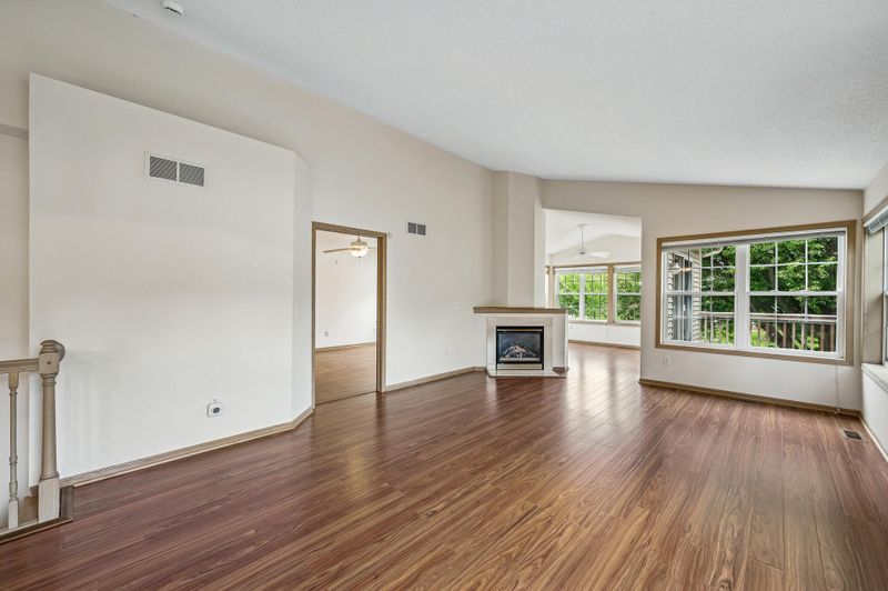164 Wedgewood Dr, Mahtomedi, MN 55115
