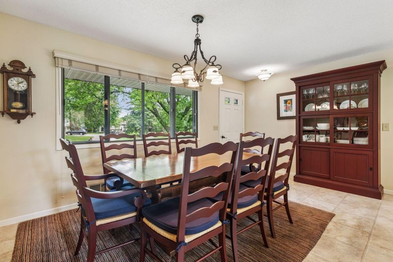 9363 Kingsview Ln N, Maple Grove, MN 55369