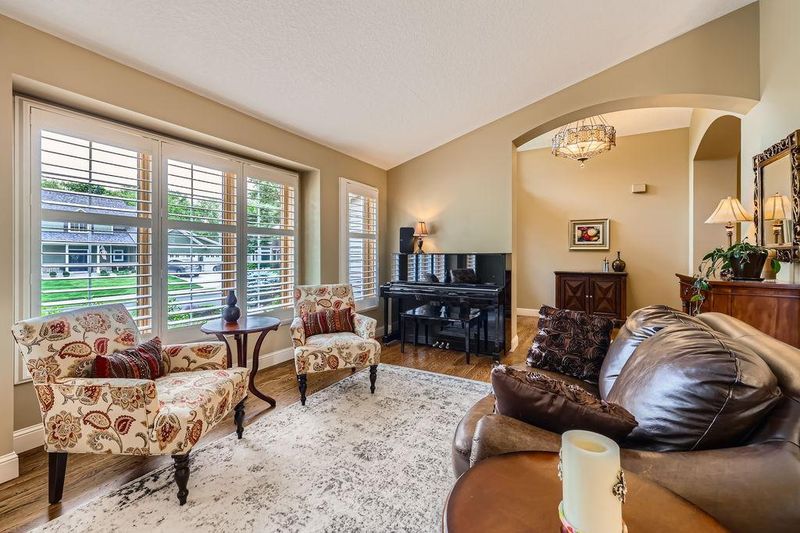 9025 Mcguffey Rd, Eden Prairie, MN 55347