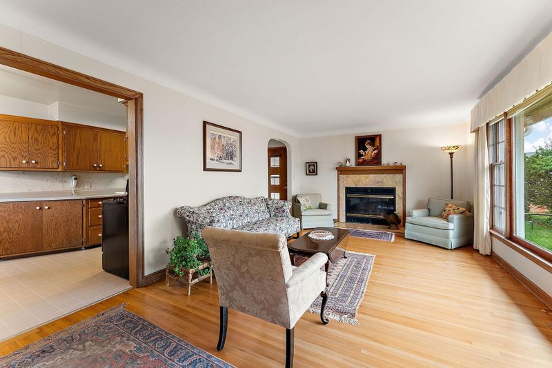 2142 Cottage Ave E, Saint Paul, MN 55119