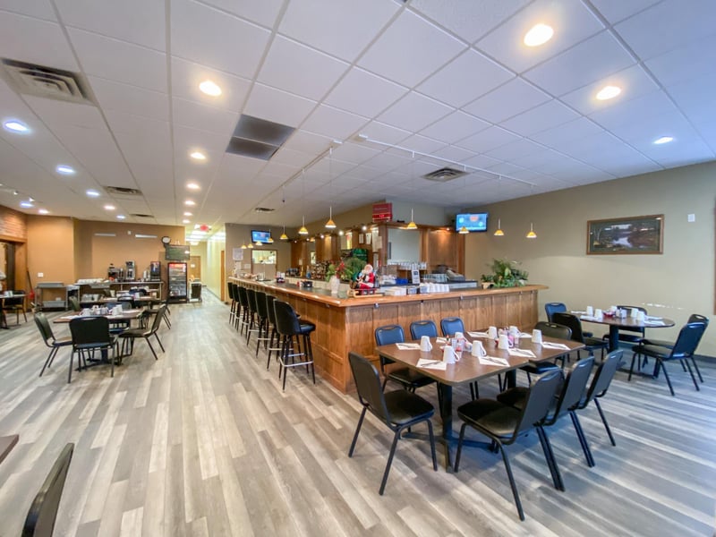 204 N Main St, Winthrop, MN 55396