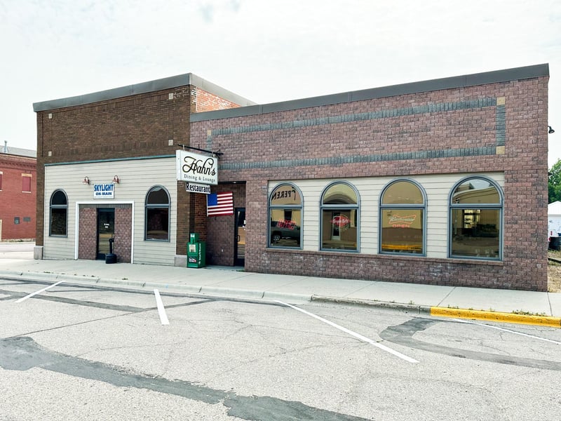 204 N Main St, Winthrop, MN 55396