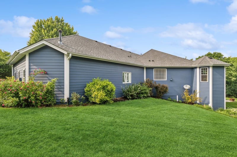 15285 Timber Ridge Dr, Burnsville, MN 55306