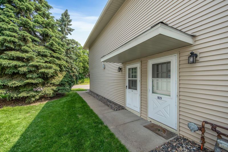 1029 Pond View Ct, Vadnais Heights, MN 55127