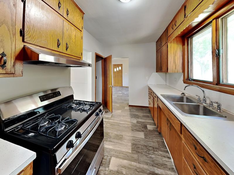 1084 Jenks Ave, Saint Paul, MN 55106