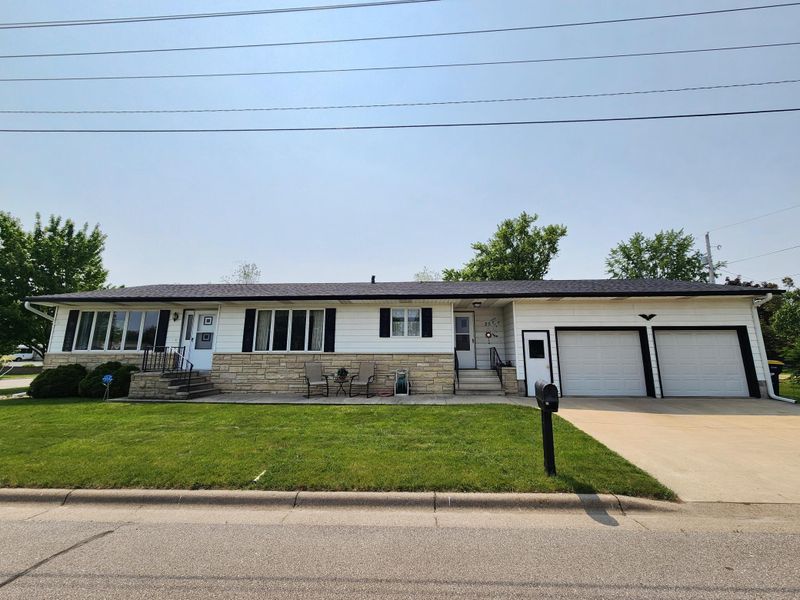 25 3rd Ave NE, Plainview, MN 55964
