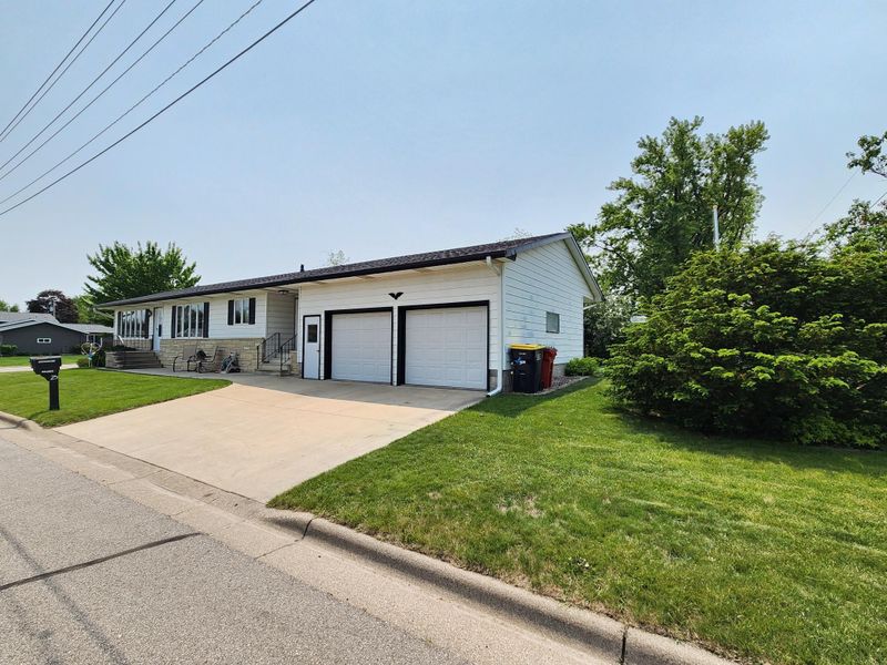 25 3rd Ave NE, Plainview, MN 55964