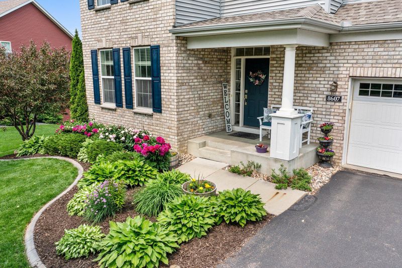 8607 Portage Ln E, Shakopee, MN 55379