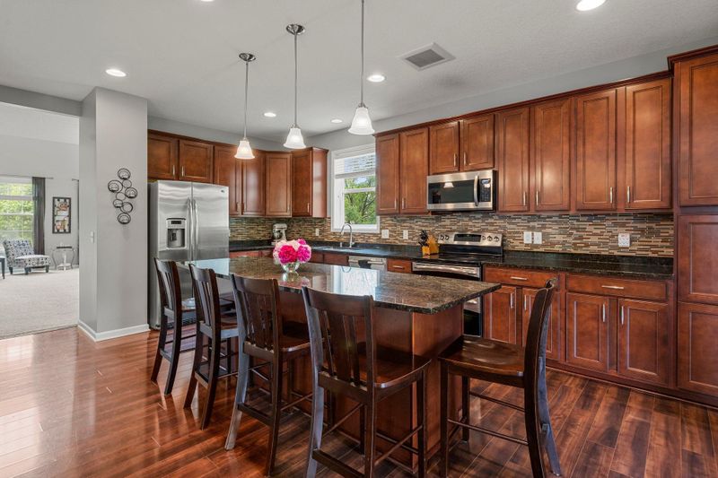 8607 Portage Ln E, Shakopee, MN 55379