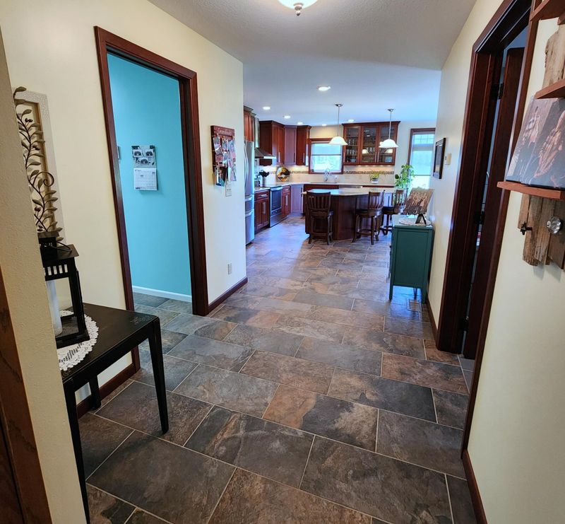 503 Sunrise Dr, Olivia, MN 56277