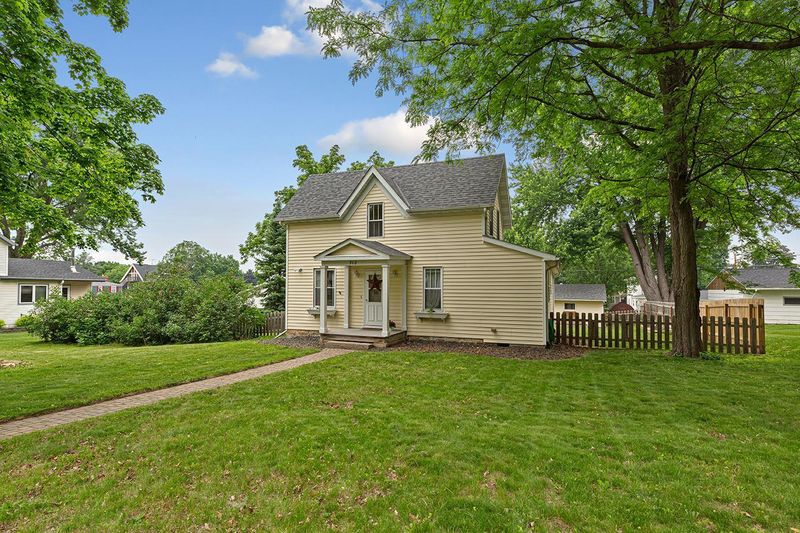 310 Belle St W, Cannon Falls, MN 55009