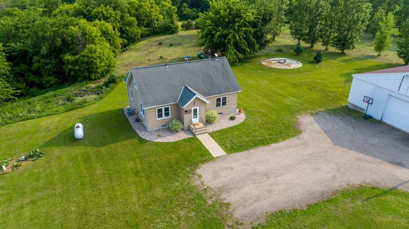 28145 390th St, Le Sueur, MN 56058