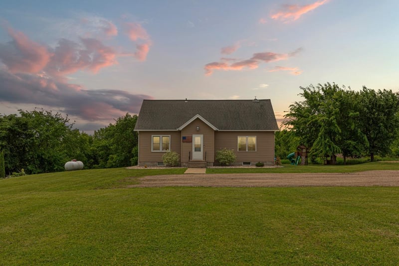 28145 390th St, Le Sueur, MN 56058