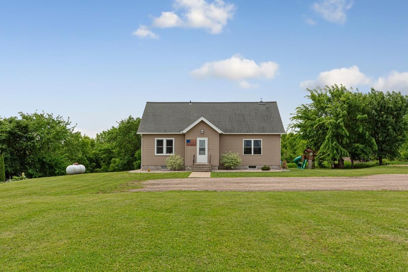 28145 390th St, Le Sueur, MN 56058