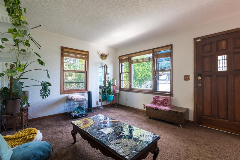 687 Jenks Ave, Saint Paul, MN 55106