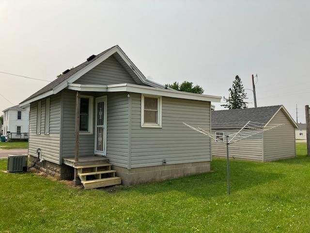 607 3rd St SW, Waseca, MN 56093