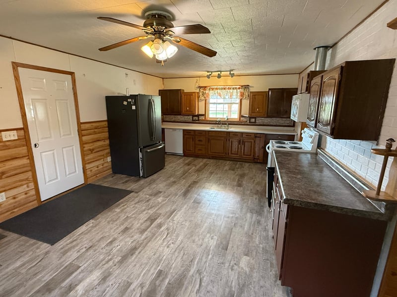 31536 Eagle Ave, Vesta, MN 56292