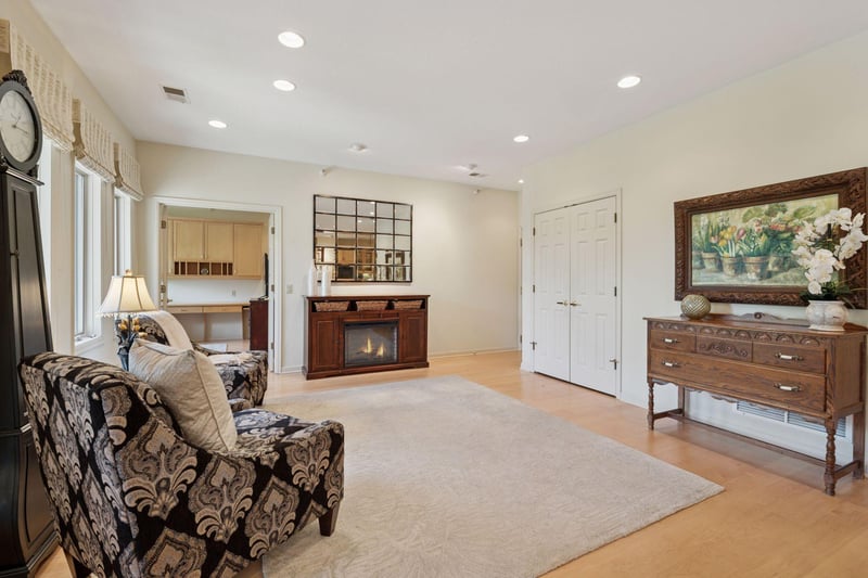 5120 France Ave S #202, Edina, MN 55410