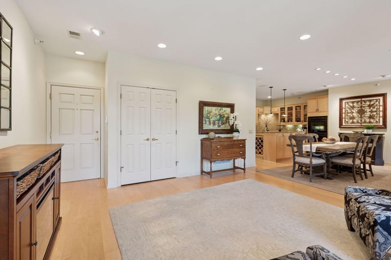 5120 France Ave S #202, Edina, MN 55410