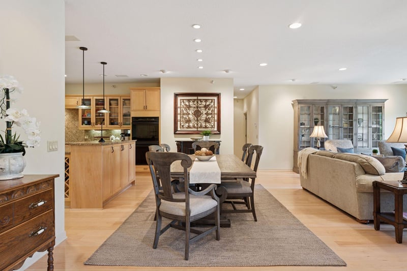 5120 France Ave S #202, Edina, MN 55410