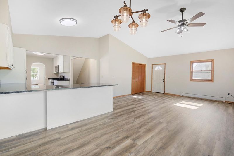 111 4th St, Kenyon, MN 55946