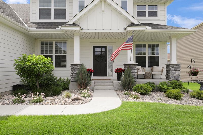 8633 Ambergate Dr, Victoria, MN 55386