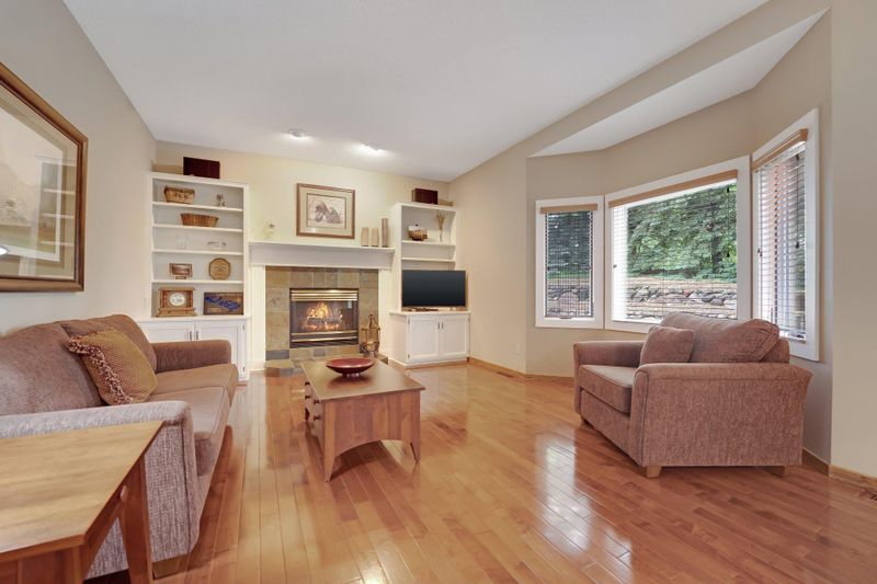 13312 Commonwealth Dr, Burnsville, MN 55337
