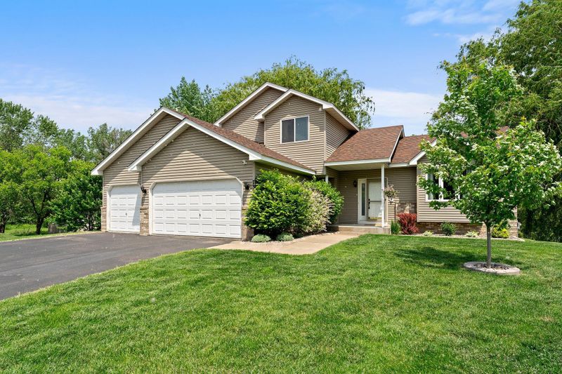 7338 Deer Pass Dr, Centerville, MN 55038
