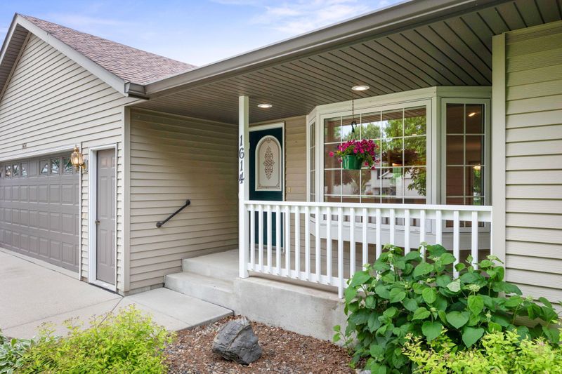 1614 Mcleod Ave N, Glencoe, MN 55336