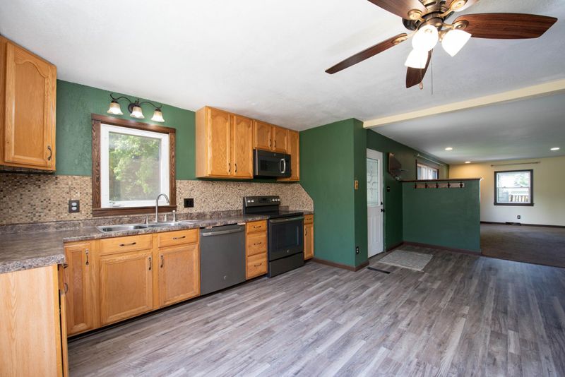 308 Leray Ave, Eagle Lake, MN 56024