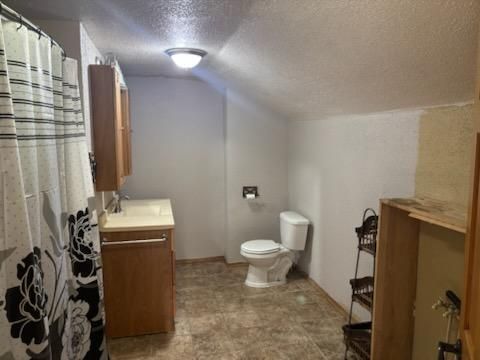 664 12th St, Windom, MN 56101