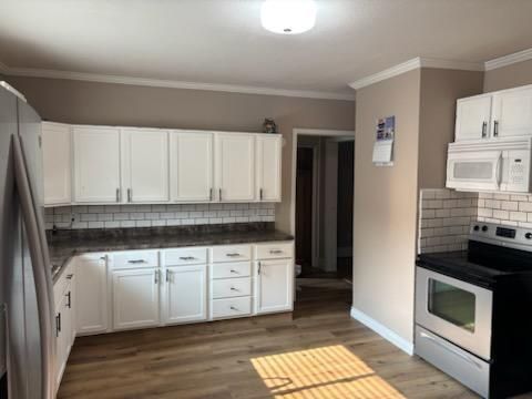 664 12th St, Windom, MN 56101