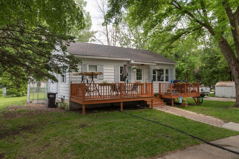 303 E 2nd St, Lyle, MN 55953