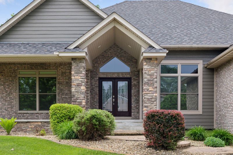 528 Park Pl, Vadnais Heights, MN 55127