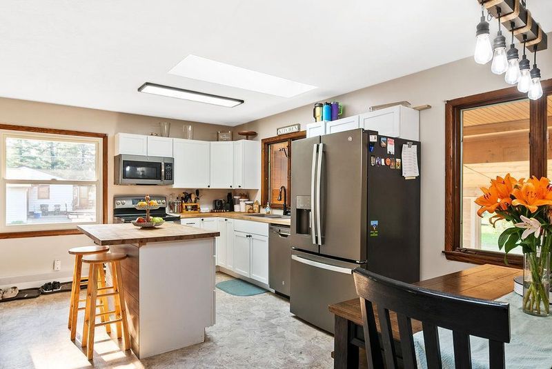 1191 W Lawrence Rd, Cloquet, MN 55720