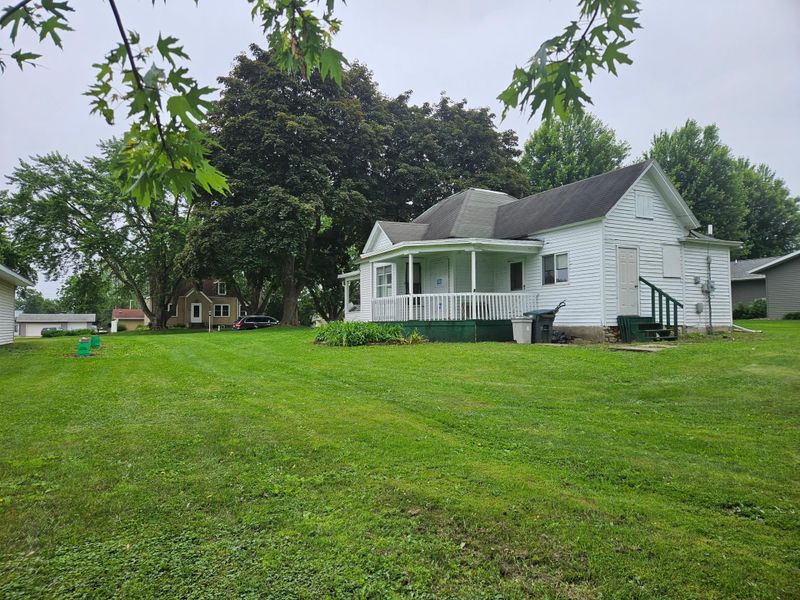 718 Broadway Ave, Wabasha, MN 55981