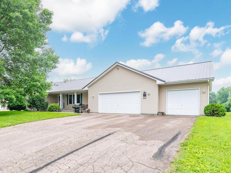 471 Brad St, Hamburg, MN 55339