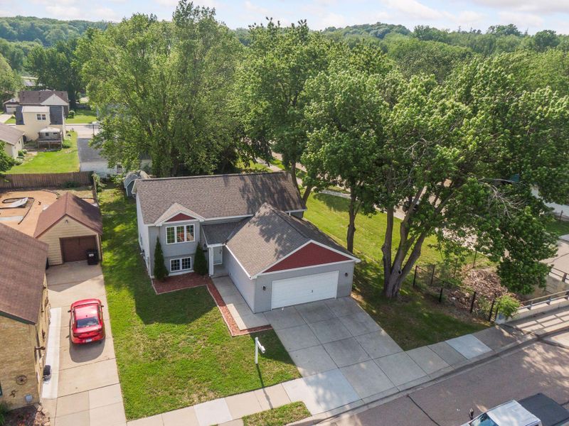 205 N Hickory St N, Chaska, MN 55318