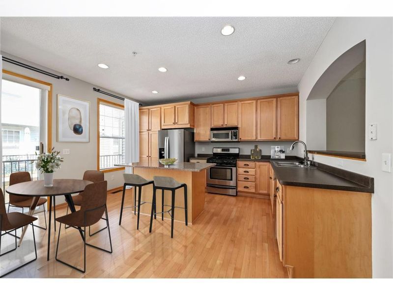 8280 Labont Way, Eden Prairie, MN 55344